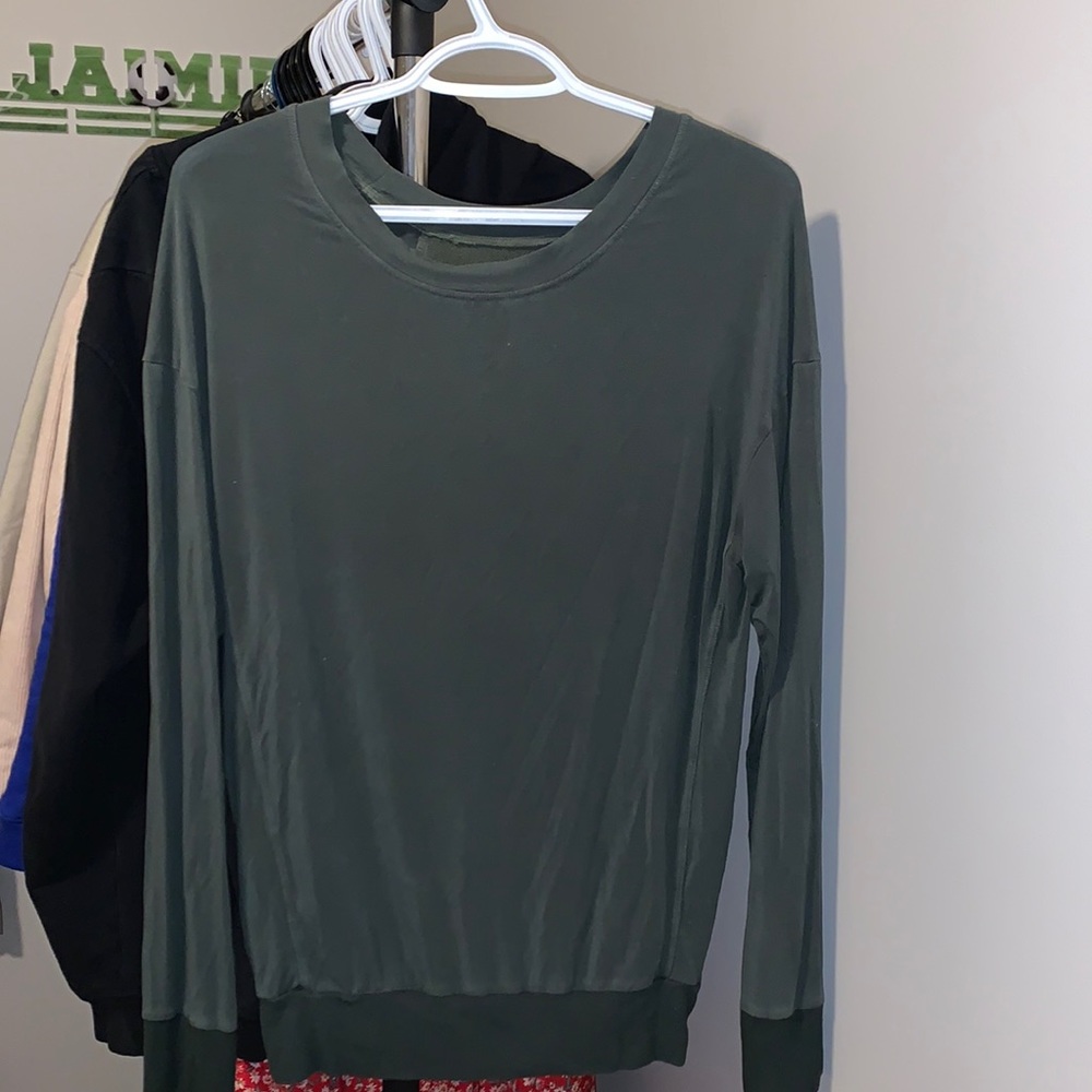 Green Long Sleeve workout shirt !